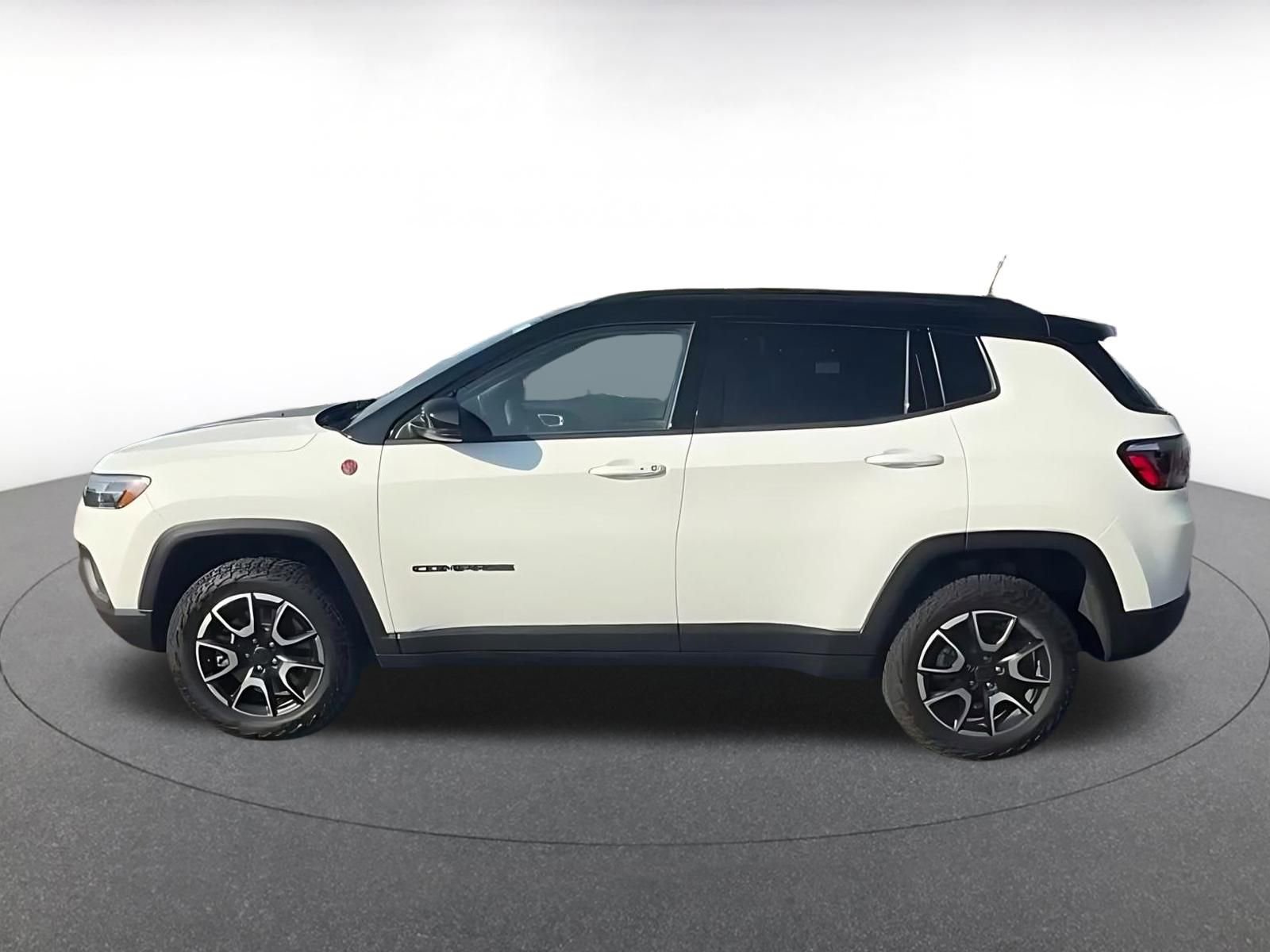 Used 2025 Jeep Compass Trailhawk image 7