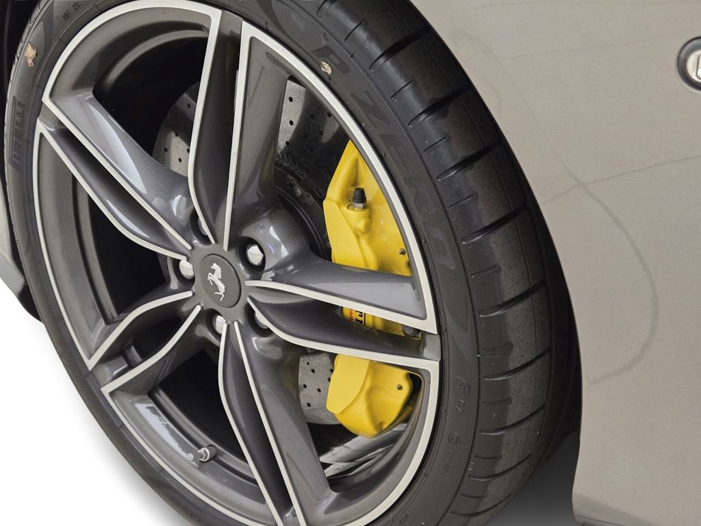 Used 2022 Ferrari Roma RWD image 14