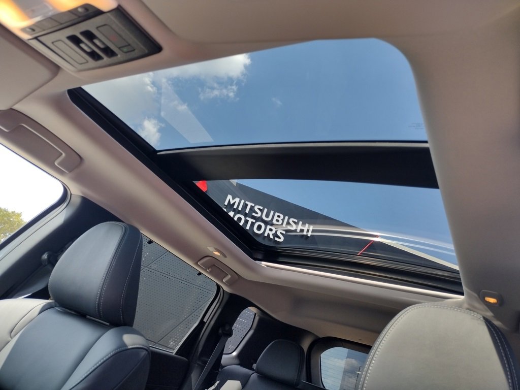 New 2025 Mitsubishi Outlander SEL image 3
