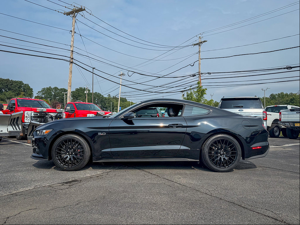 Used 2017 Ford Mustang GT Premium w/ GT Performance Package RWD image 4