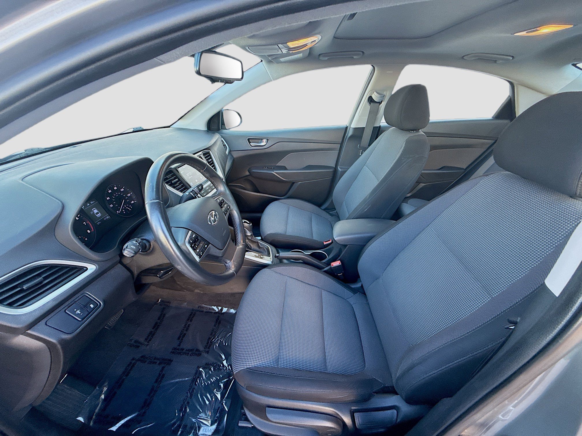 Used 2022 Hyundai Accent Limited image 17