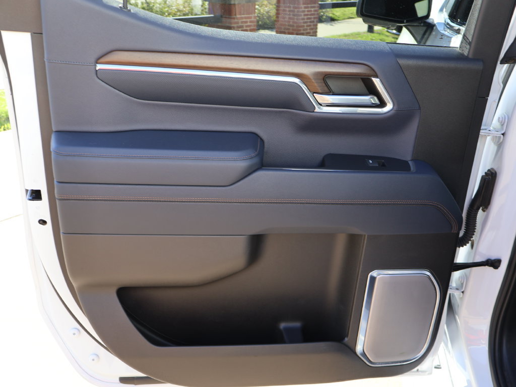 Used 2024 Chevrolet Silverado 1500 High Country w/ High Country Premium Package AWD/4WD image 14