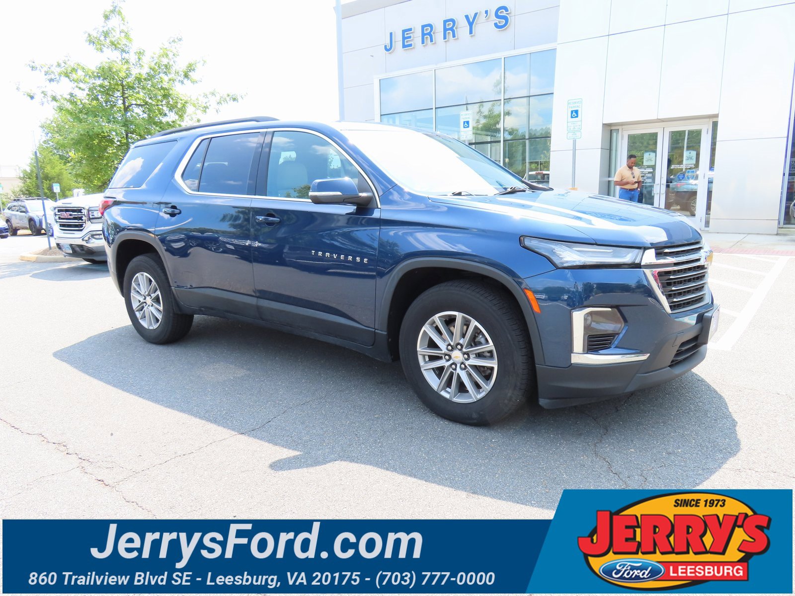 Used 2022 Chevrolet Traverse LT image 1
