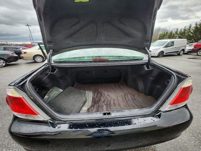 Used 2005 Toyota Camry LE FWD image 19