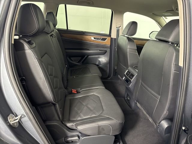 Used 2025 Volkswagen Atlas SE image 17