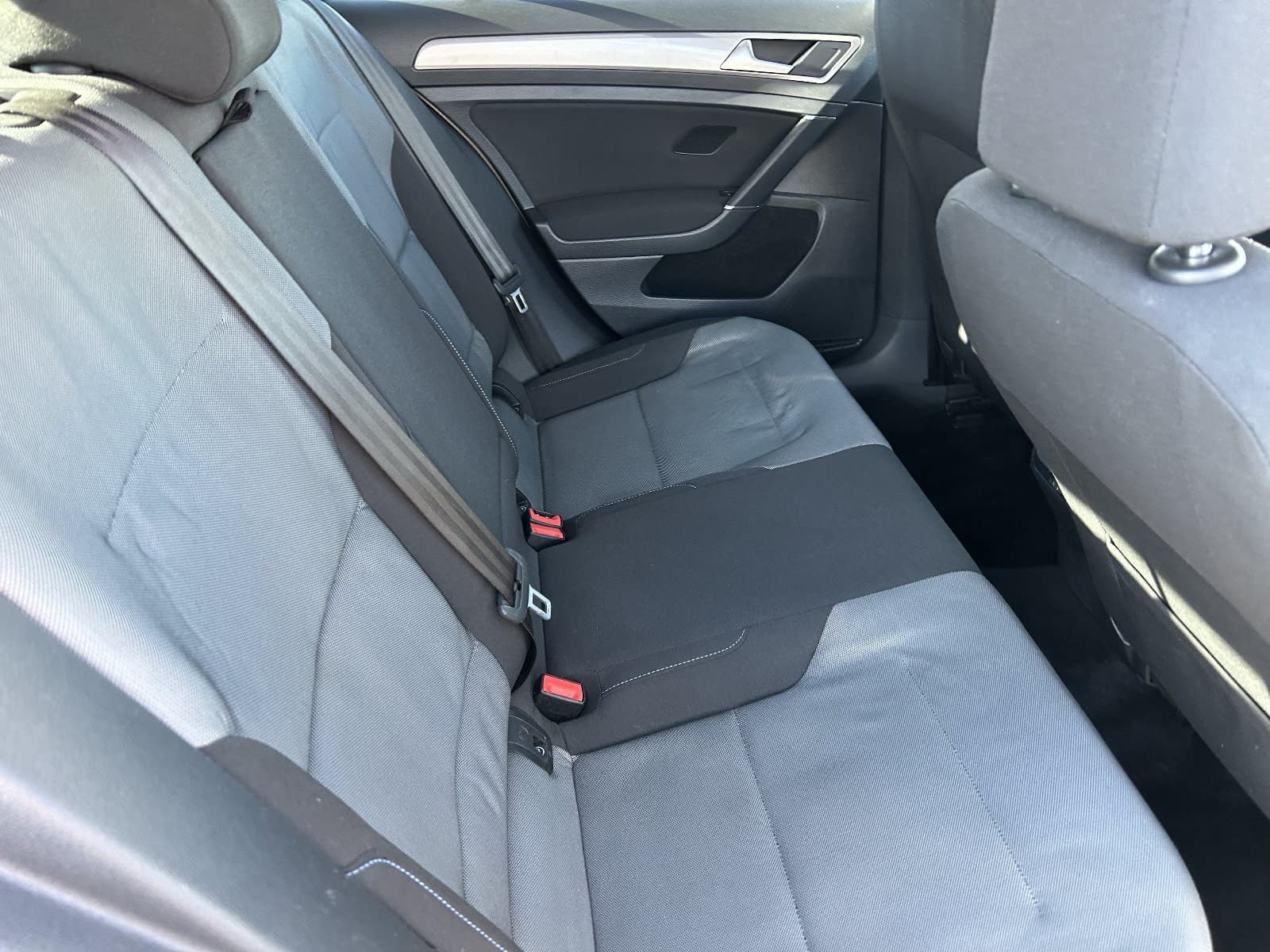 Used 2016 Volkswagen e-Golf SE w/ DC Fast Charging Package FWD image 16