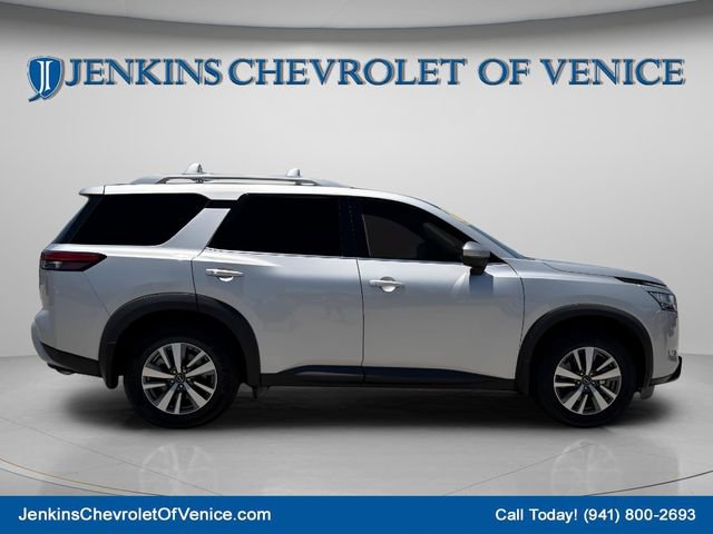 Used 2022 Nissan Pathfinder SL FWD image 3