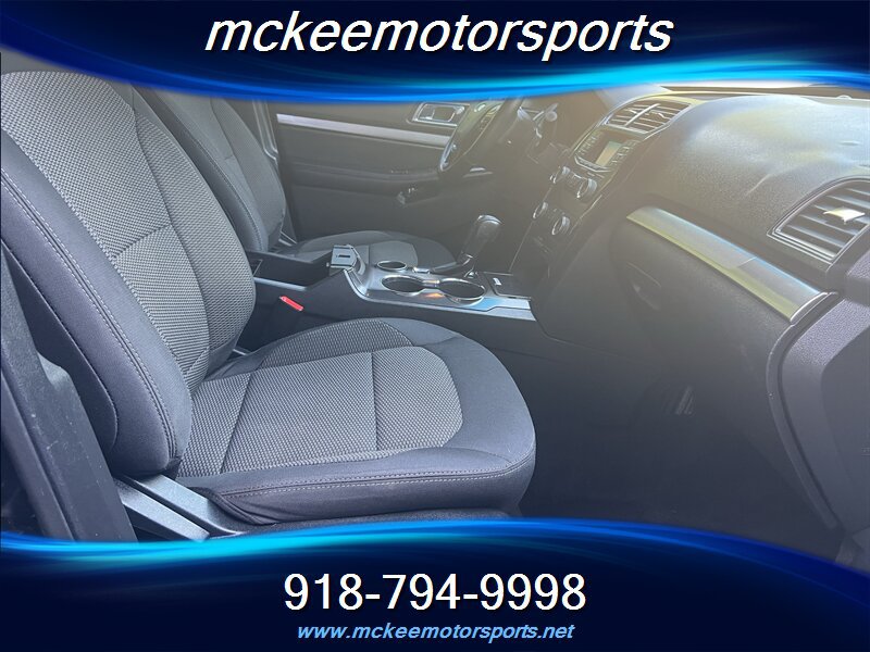 Used 2018 Ford Explorer XLT FWD image 6