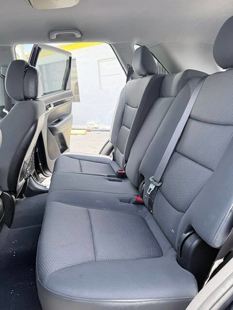 Used 2012 Kia Sorento LX w/ Convenience Pkg FWD image 11