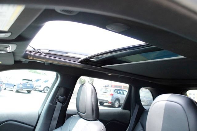 Used 2021 Jeep Cherokee High Altitude AWD/4WD image 16