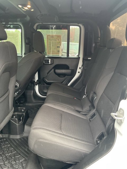 Used 2023 Jeep Gladiator Sport AWD/4WD image 15