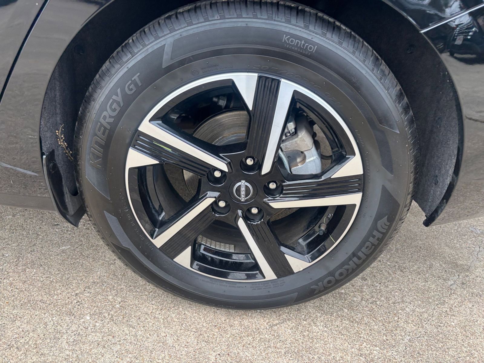 Used 2025 Nissan Sentra SV FWD image 28