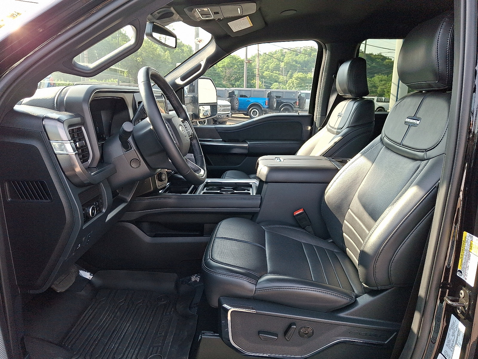 Used 2025 Ford F350 Platinum AWD/4WD image 13