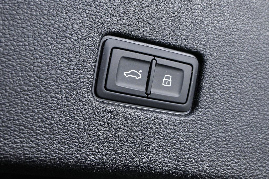 New 2025 Audi Q8 Premium image 33