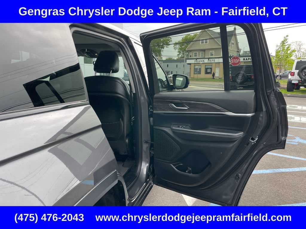 Certified 2023 Jeep Grand Cherokee Limited AWD/4WD image 17