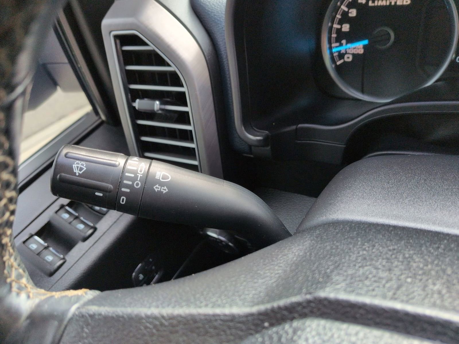 Used 2018 Ford F150 Limited image 32