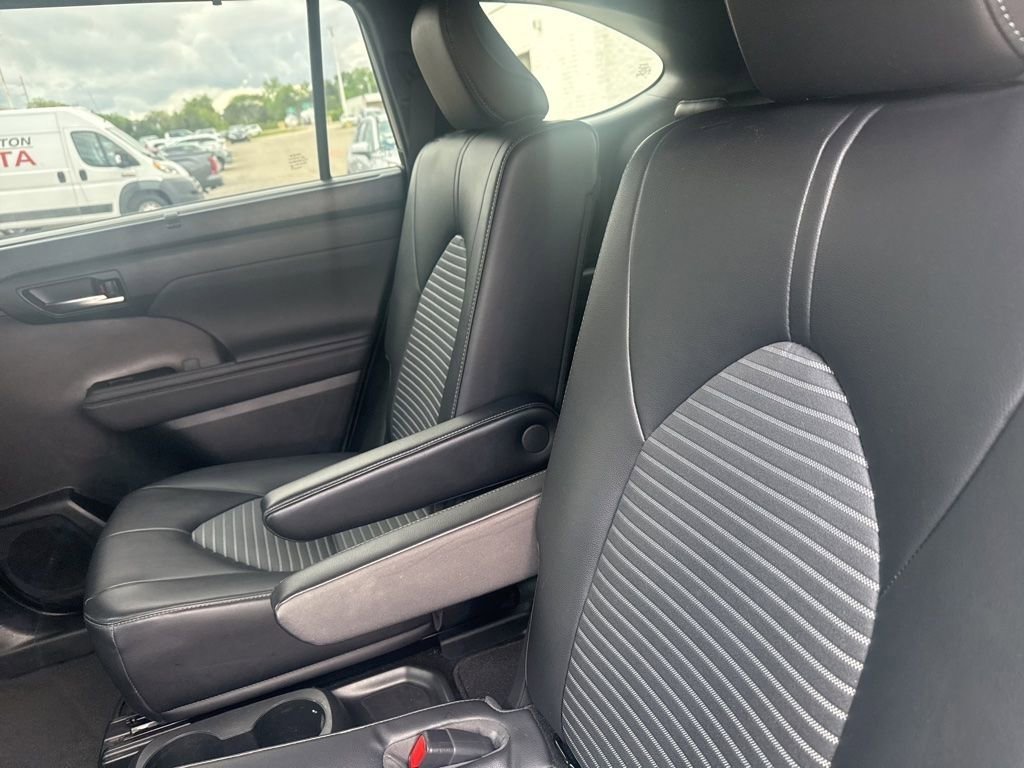 Used 2023 Toyota Highlander XSE FWD image 26