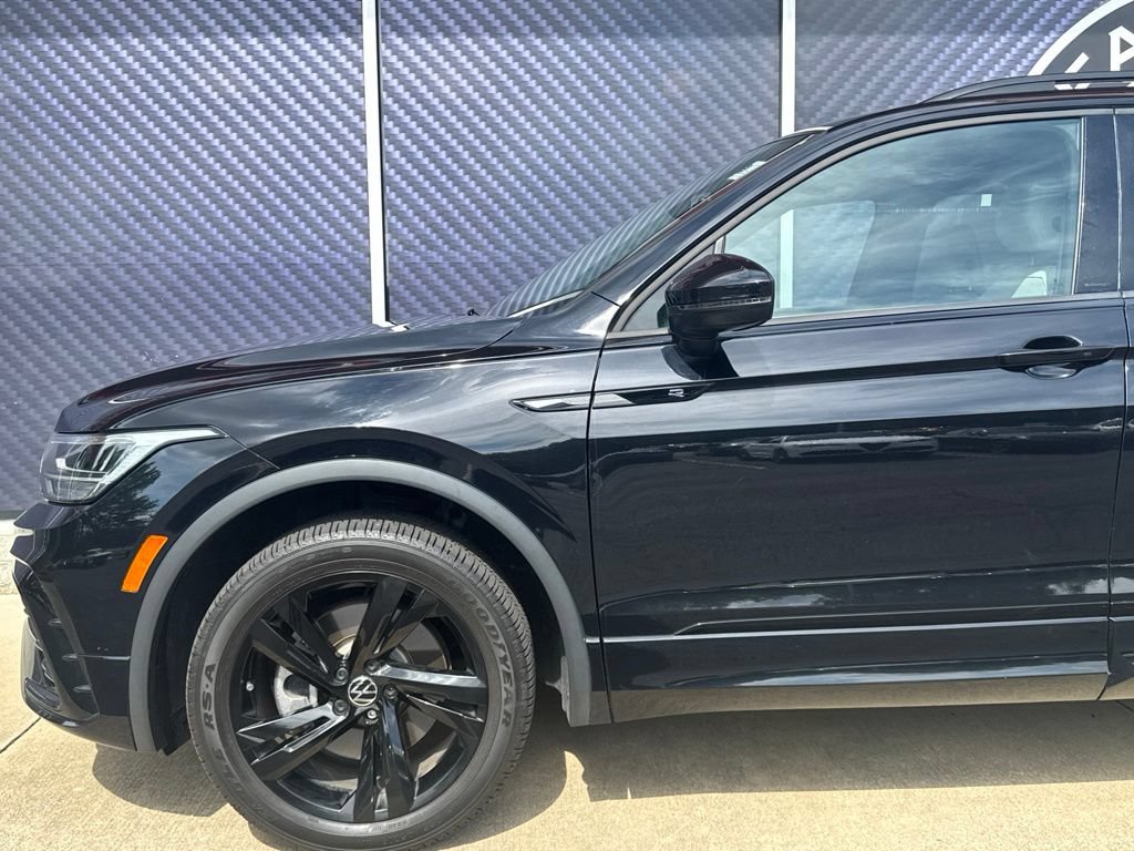 Used 2024 Volkswagen Tiguan SE R-Line AWD/4WD image 16