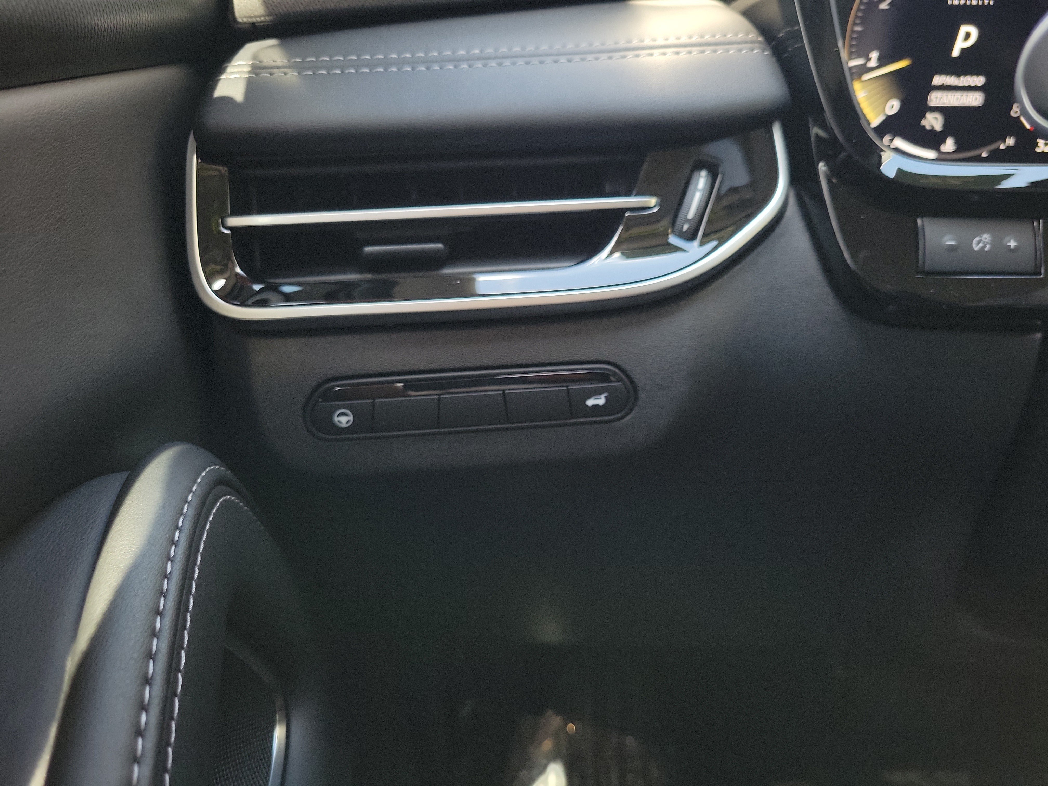 Certified 2026 INFINITI QX60 Luxe w/ Cargo Package FWD image 29