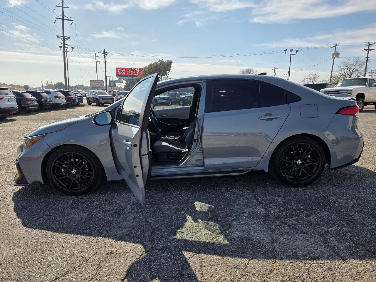 Used 2022 Toyota Corolla SE image 9
