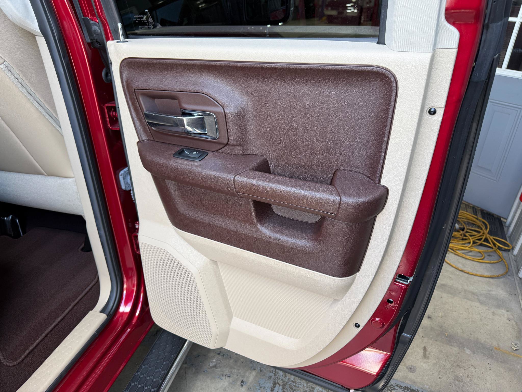 Used 2014 RAM 1500 Laramie w/ Convenience Group AWD/4WD image 18