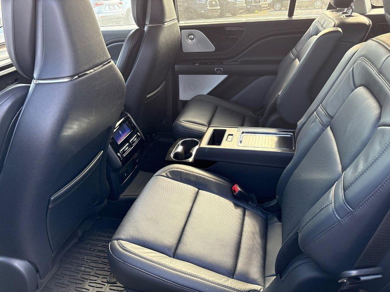 Used 2025 Lincoln Aviator Reserve w/ Luxury Package image 6