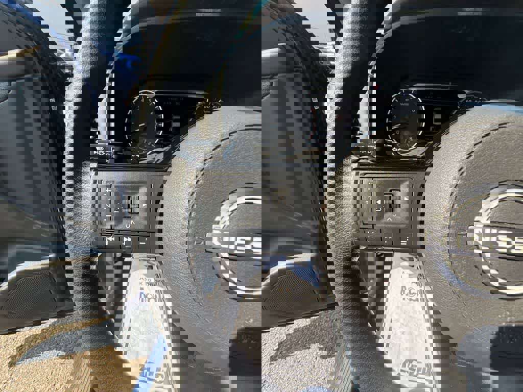 Used 2023 Nissan Rogue SV image 21