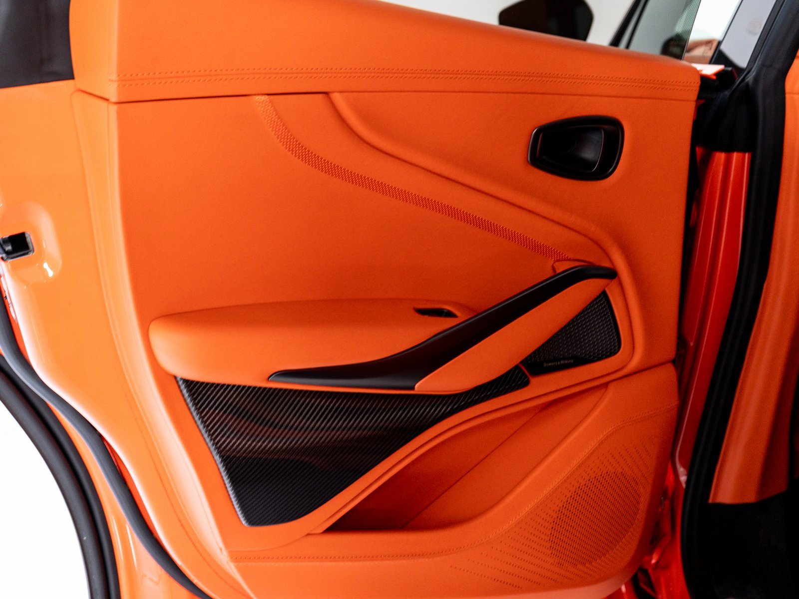 Used 2025 Aston Martin DBX 707 image 22