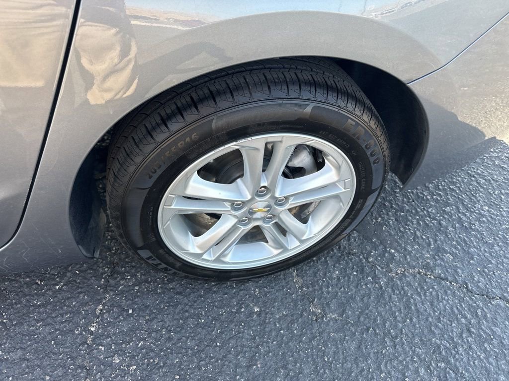 Used 2018 Chevrolet Cruze LT w/ Convenience Package FWD image 10