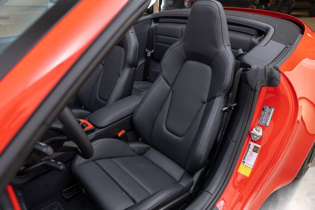 Used 2025 Porsche 911 Carrera T RWD image 22