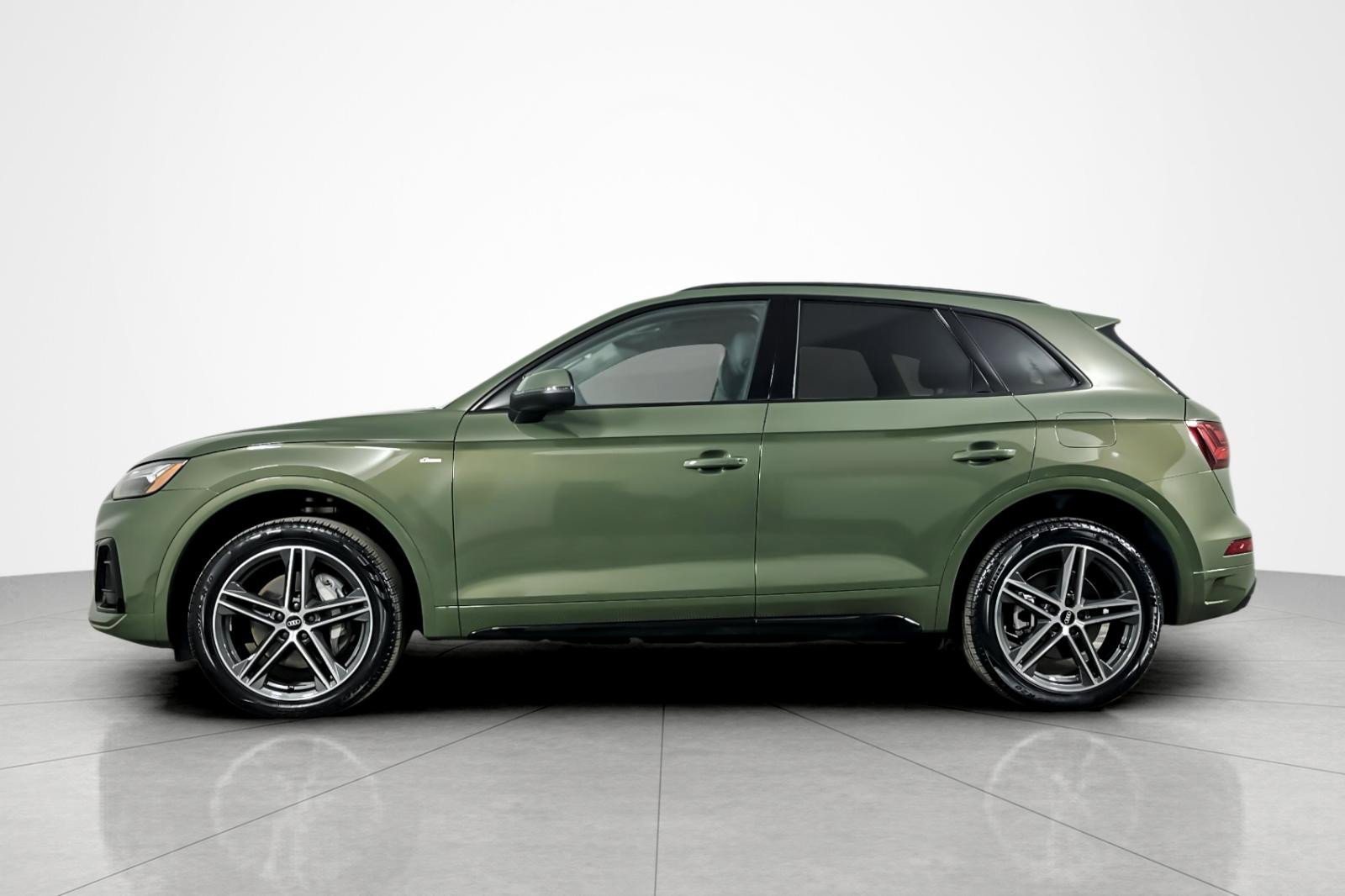 Used 2023 Audi Q5 e Premium Plus w/ Premium Plus Package image 2