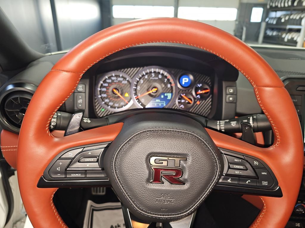 Used 2024 Nissan GT-R Premium w/ Premium Interior Package image 21