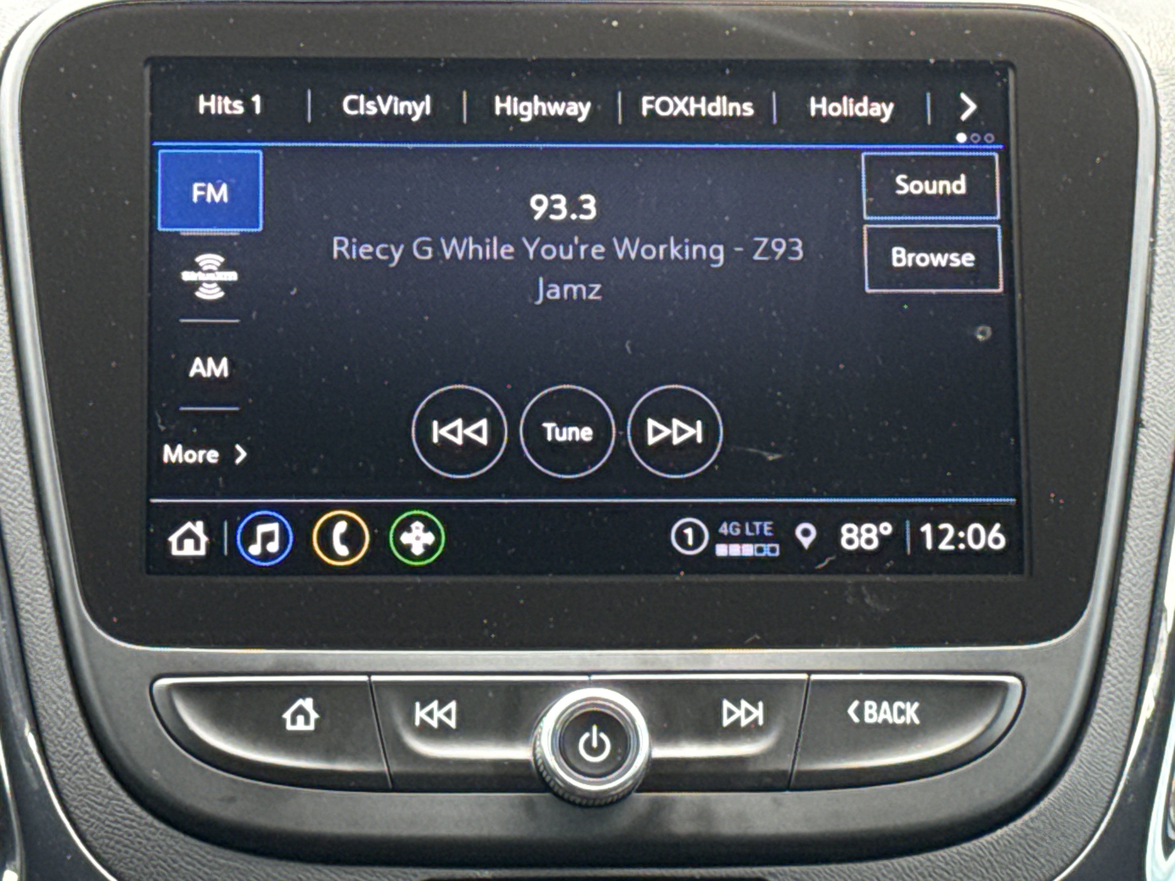 Used 2023 Chevrolet Equinox RS w/ RS Leather Package FWD image 23