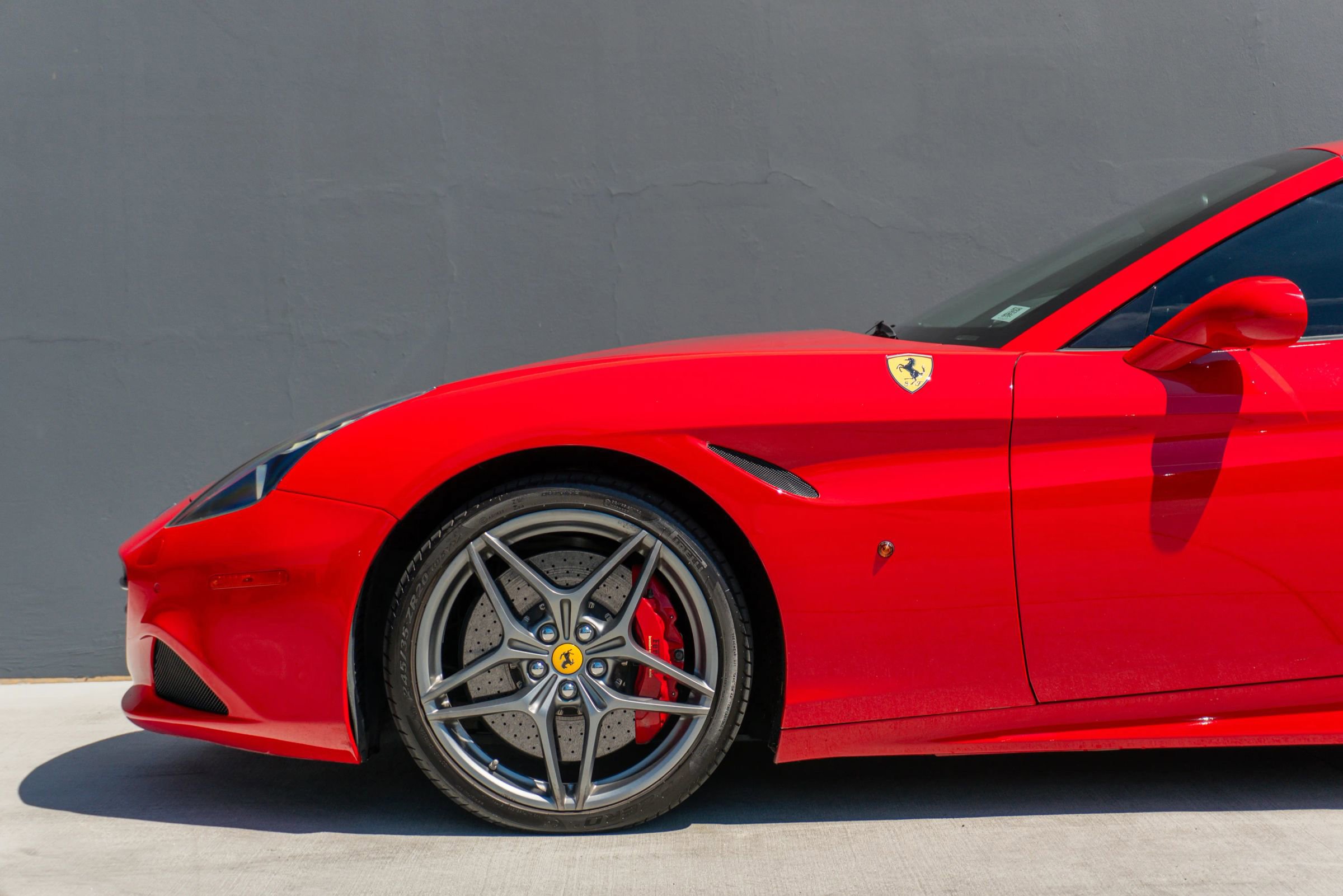 Used 2017 Ferrari California T image 18