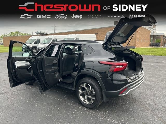 Used 2025 Chevrolet Trax LT FWD image 21