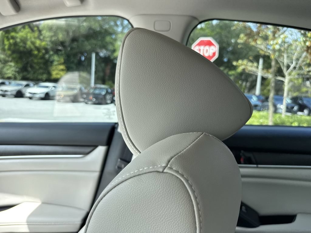 Used 2022 Honda Accord Touring image 16