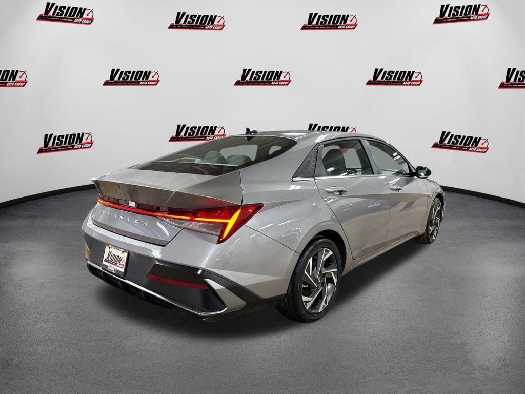 Certified 2025 Hyundai Elantra SEL image 5