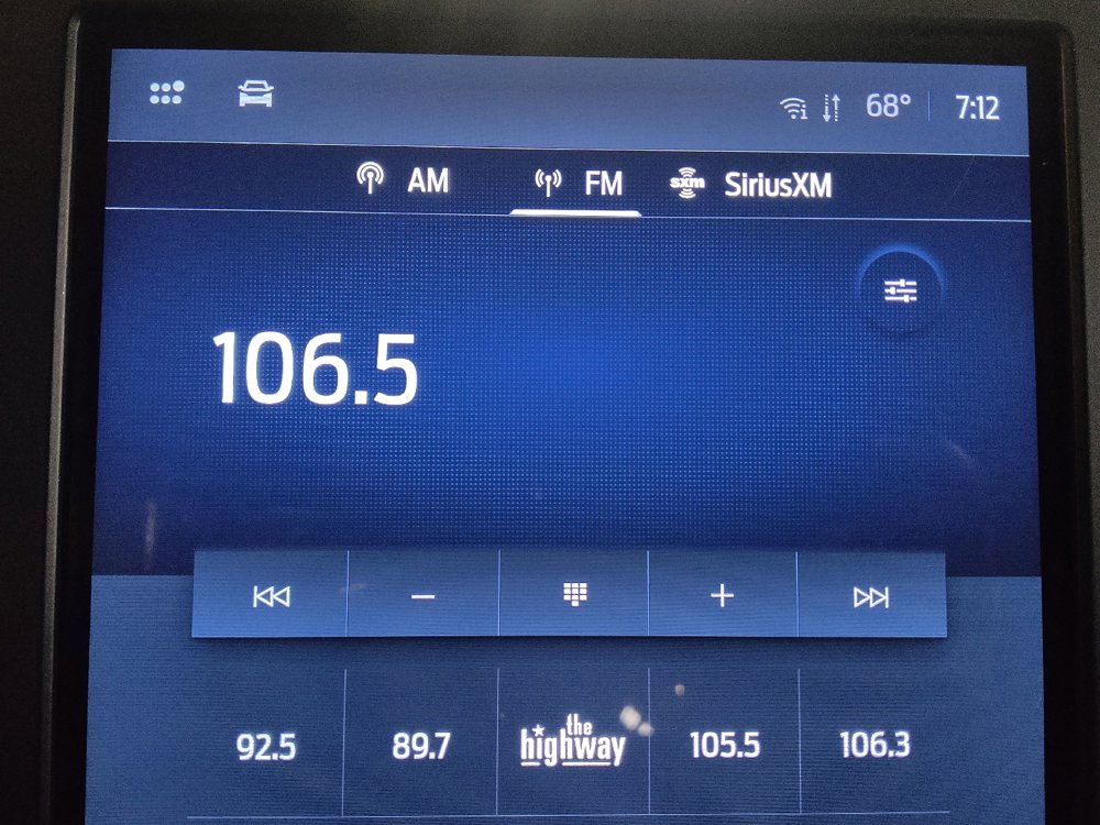 Used 2023 Ford Edge SEL image 25