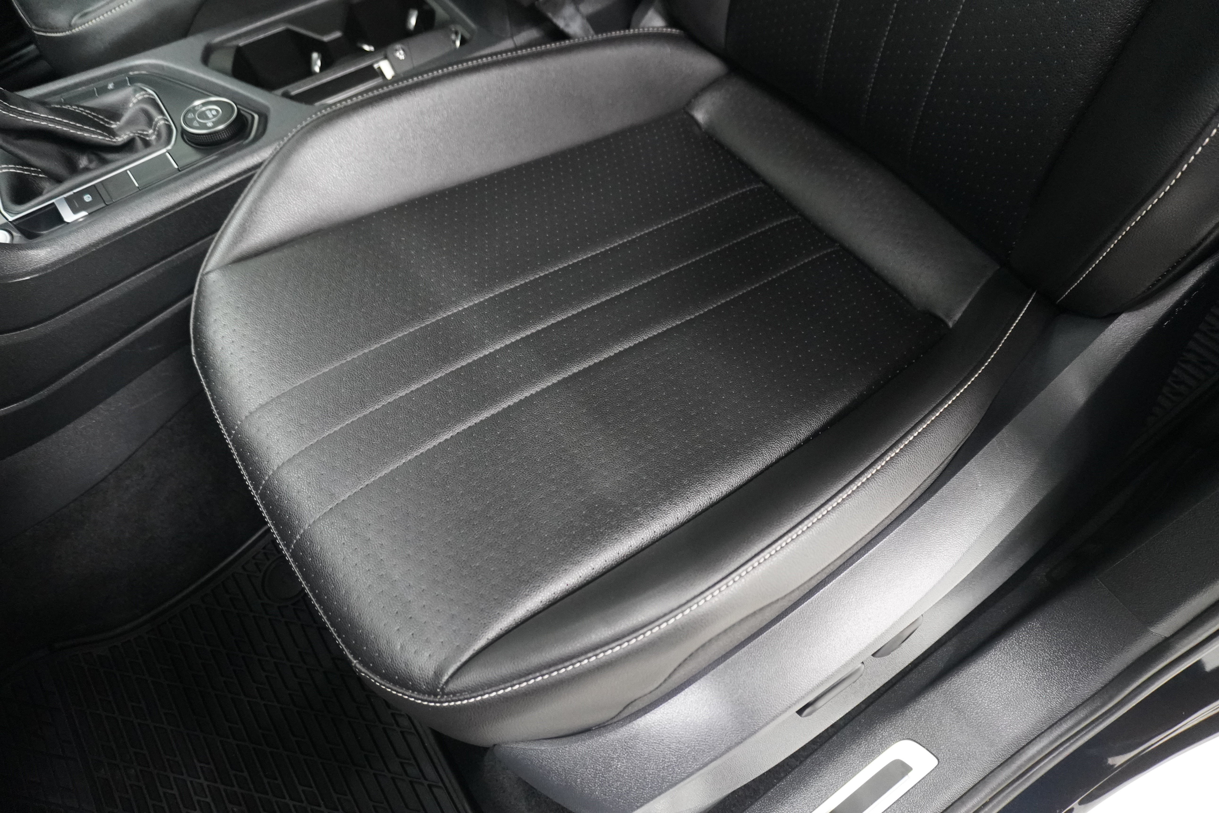 Used 2022 Volkswagen Tiguan SE R-Line AWD/4WD image 12