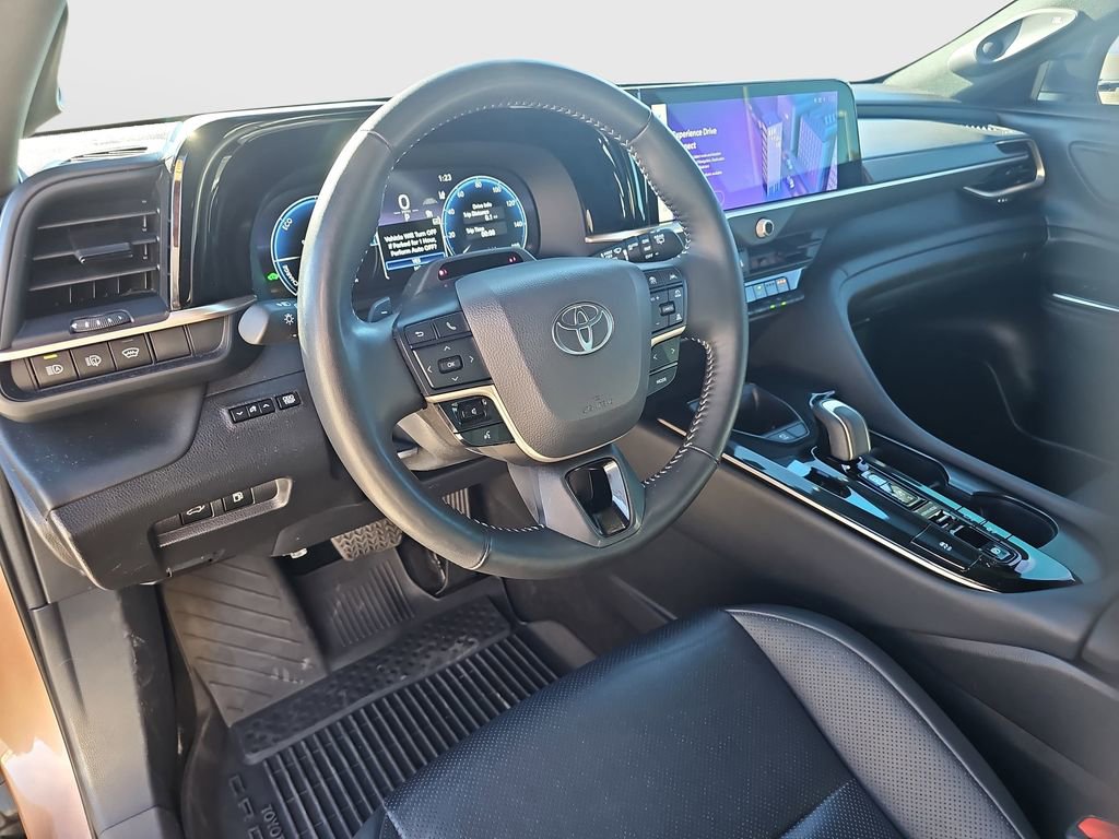 Certified 2025 Toyota Crown Signia image 9