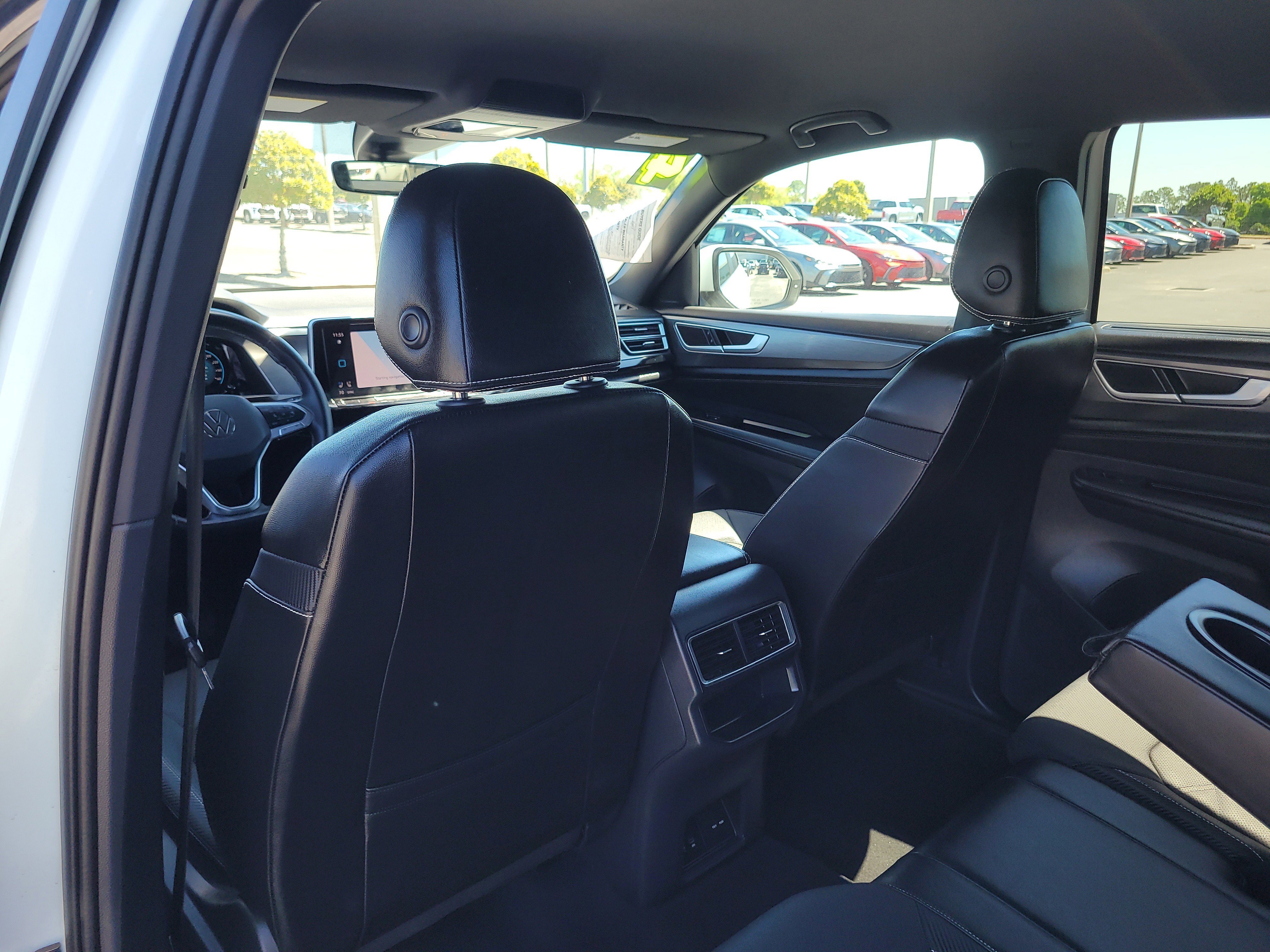 Used 2024 Volkswagen Atlas Cross Sport SE image 16