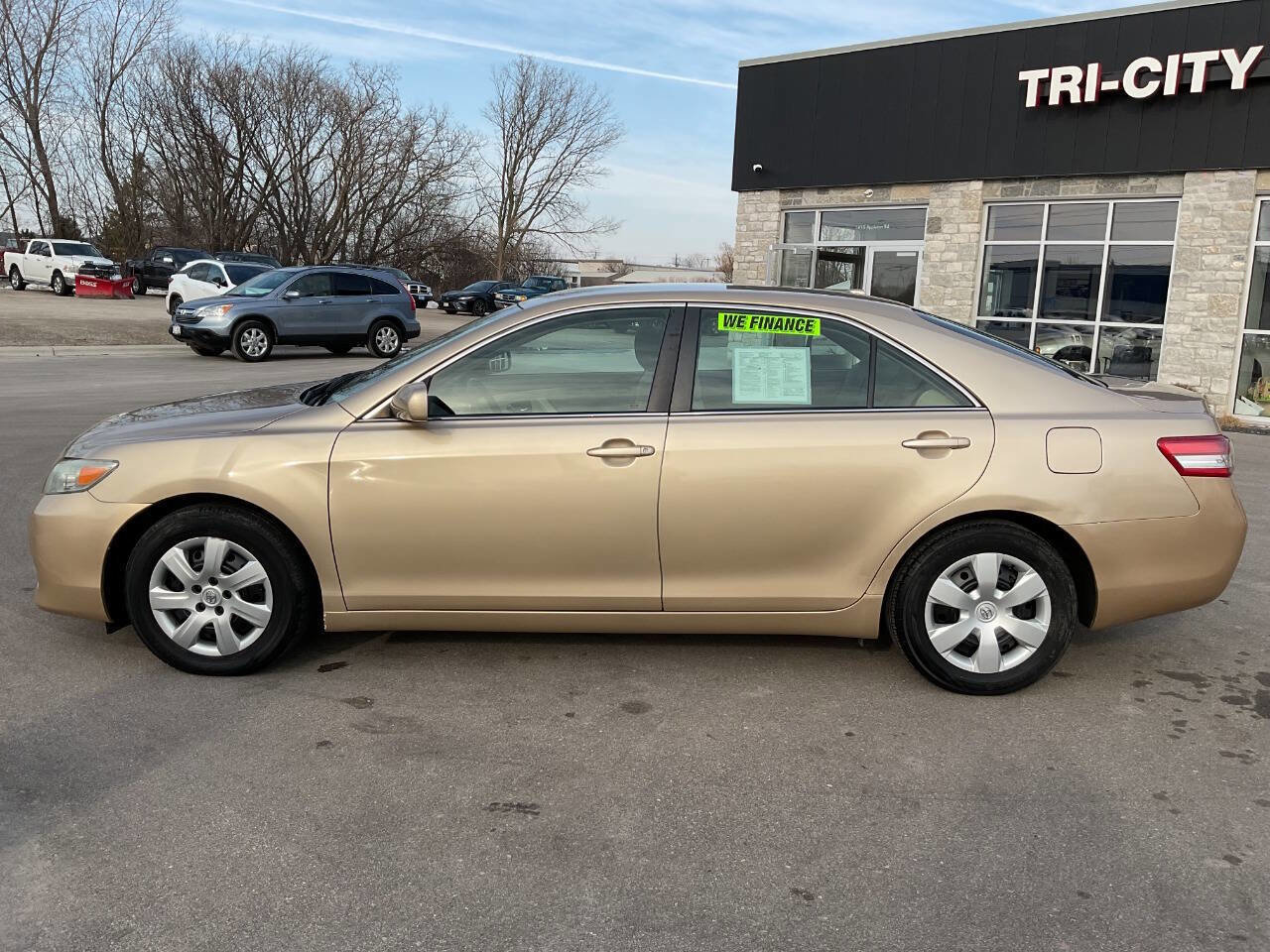 Used 2010 Toyota Camry LE image 3