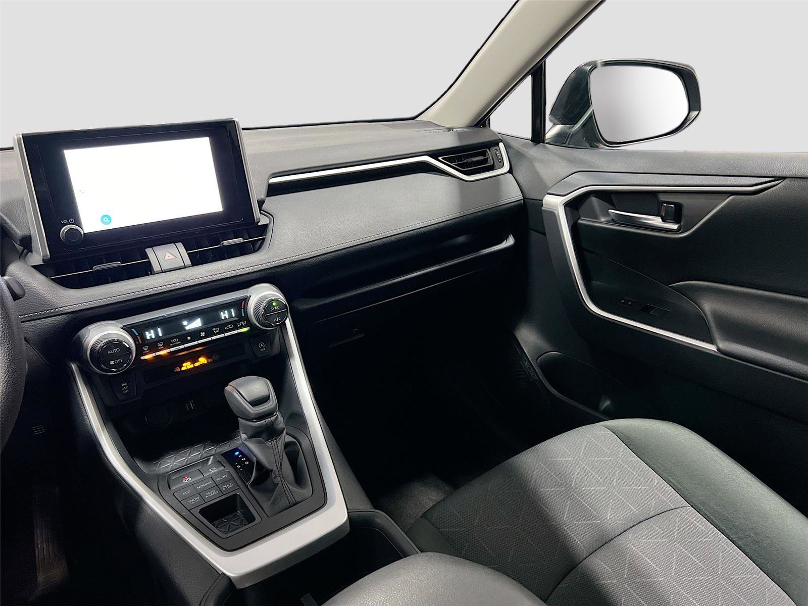 Used 2025 Toyota RAV4 XLE image 21