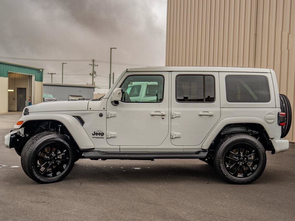 Used 2022 Jeep Wrangler Unlimited Sahara AWD/4WD image 5