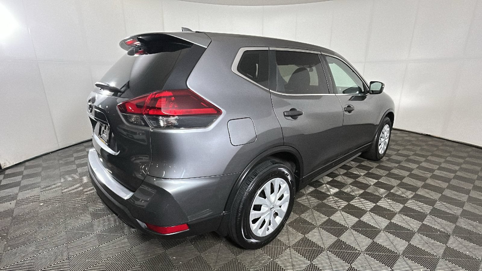 Used 2019 Nissan Rogue S FWD image 2