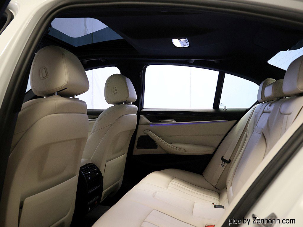 Used 2022 BMW 540i w/ Premium Package image 13