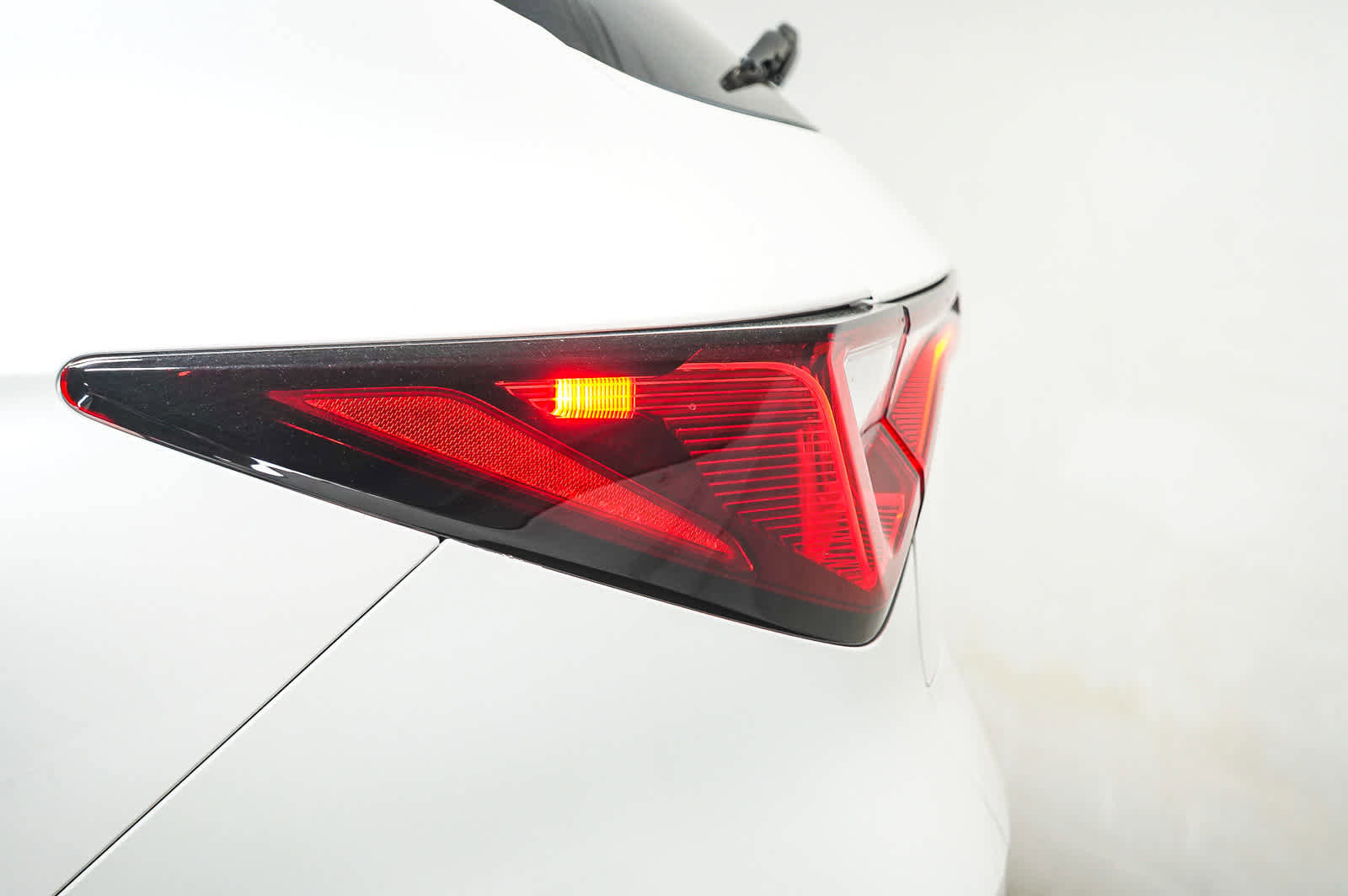 Used 2025 Acura MDX SH-AWD w/ Technology Package image 6