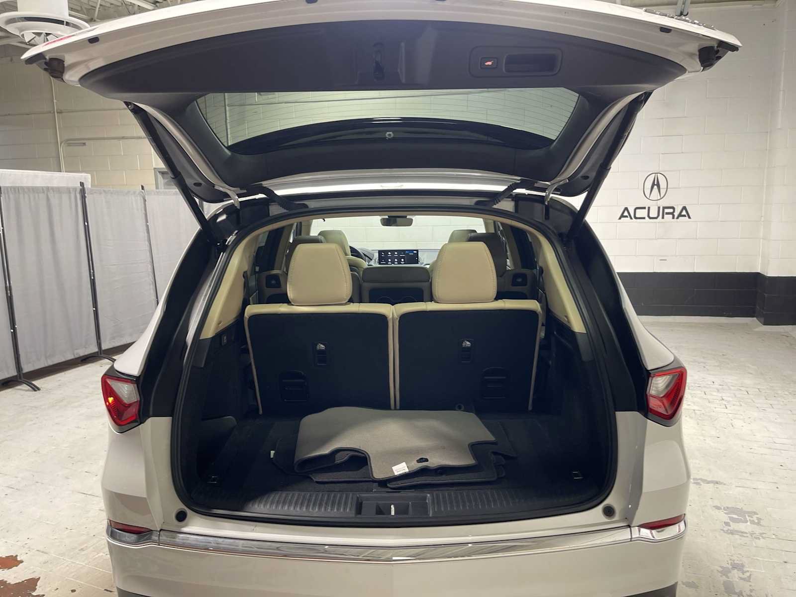 Certified 2024 Acura MDX SH-AWD image 19
