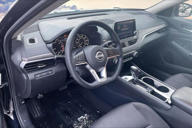 Used 2024 Nissan Altima 2.5 SV image 15