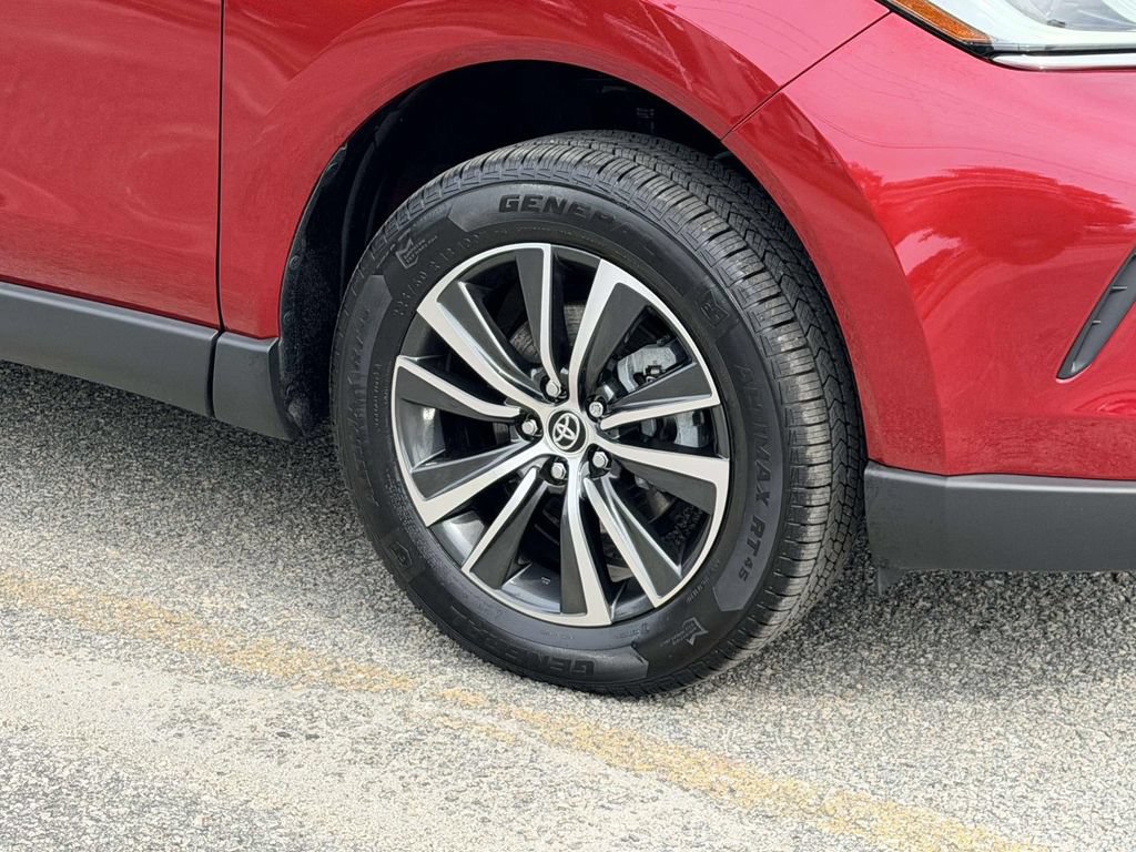 Certified 2024 Toyota Venza LE AWD/4WD image 26